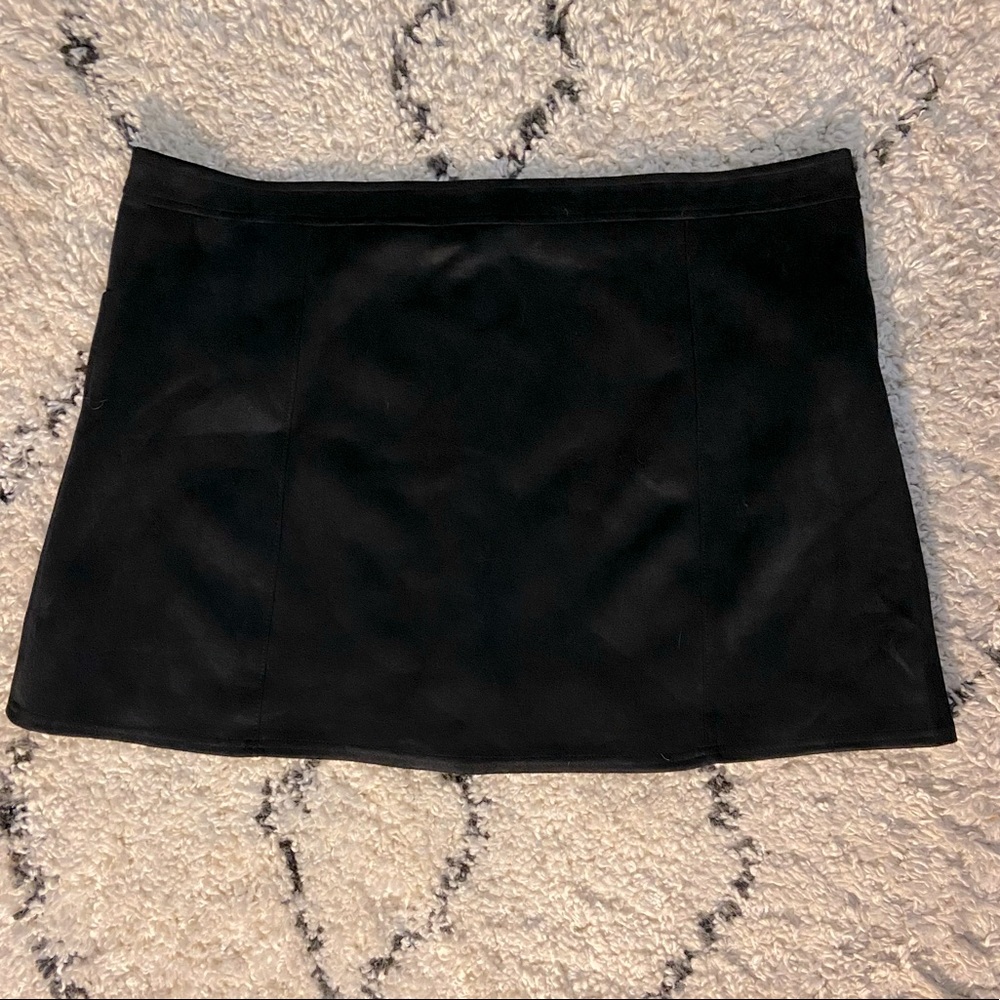 Express suede button down mini skirt - Picture 2 of 3